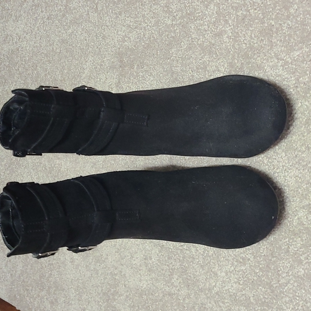 Size 8 women's zip up half boots